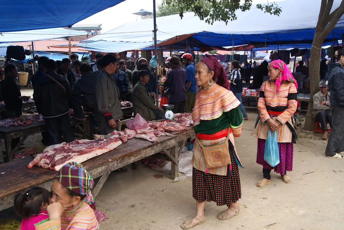 Marktstände in Bac Ha an einem Sonntag