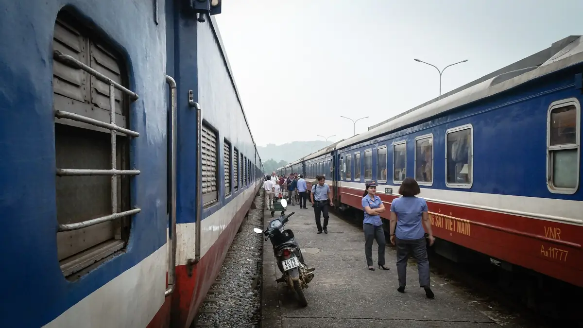 Züge im Bahnhof Lao Cai